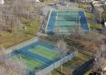 Vue aérienne de 5 terrains de tennis au Parc Larochelle