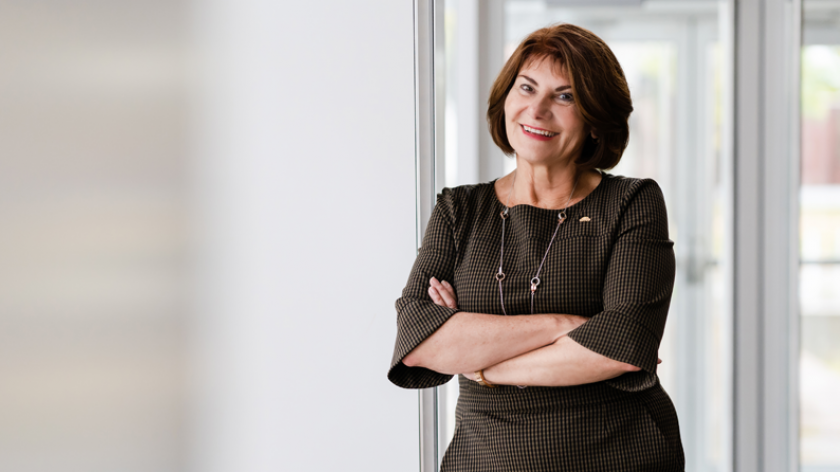 Chantal Deschamps, bras croisés.