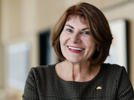 Chantal Deschamps, souriante